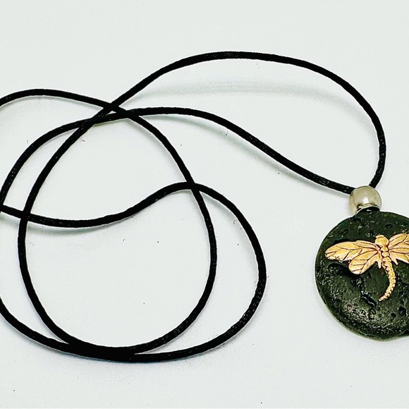 Dragonfly on lava rock necklace - Picture 3 of 4